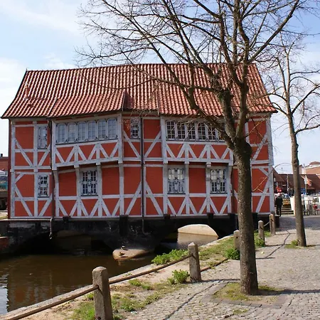 Stadtvilla Bruegemann Mit Terrasse & Parkplatz - Abc136 By Abcwismar