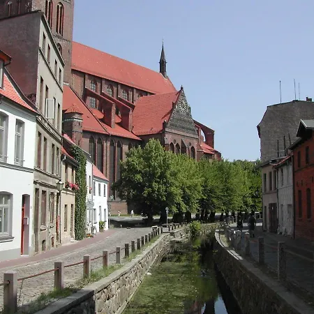 Appartamento Stadtvilla Bruegemann Mit Terrasse & Parkplatz - Abc136 By Abcwismar Wißmar
